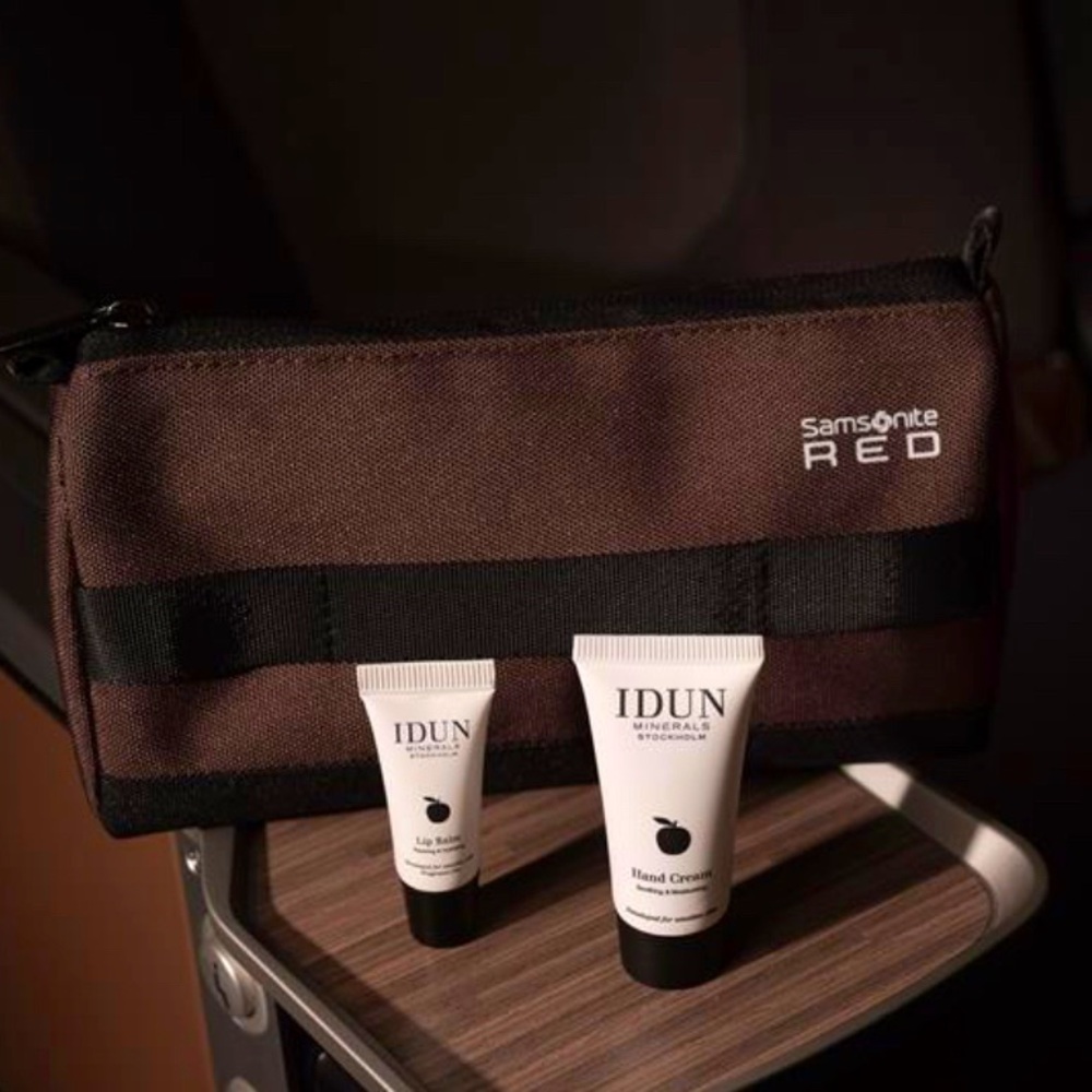 Starlux Airlines Premium Economy Amenity Kit